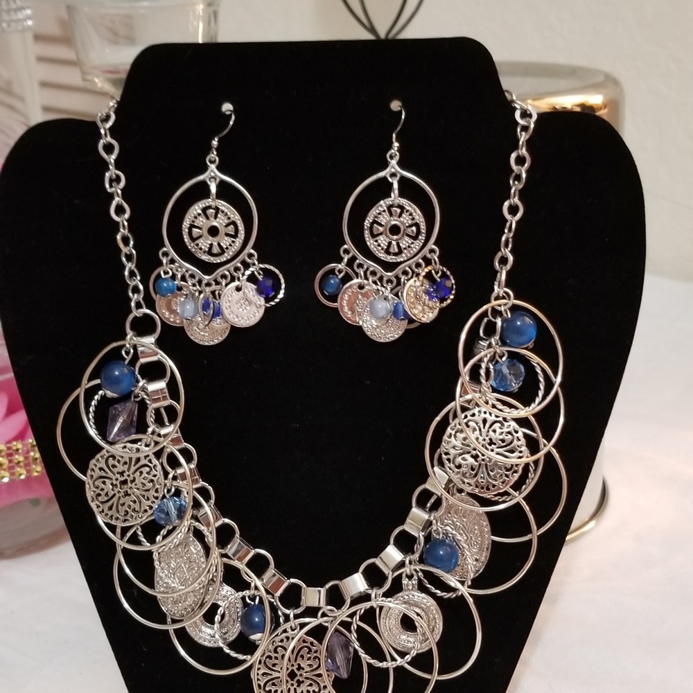 Blue chain link necklace with earrings